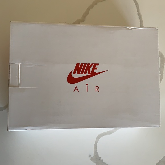 Air Force 1 QS Valentines Day - Picture 3 of 7